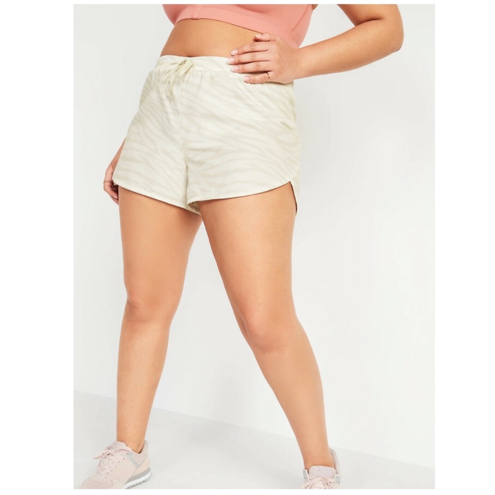 Old navy women’s athletic run shorts - Picture 3 of 11